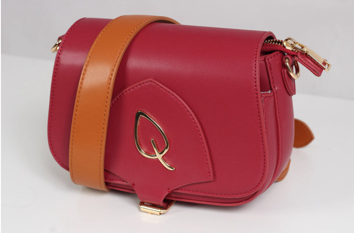 Qustoz Annie Old Fashioned Red Saddle Bag