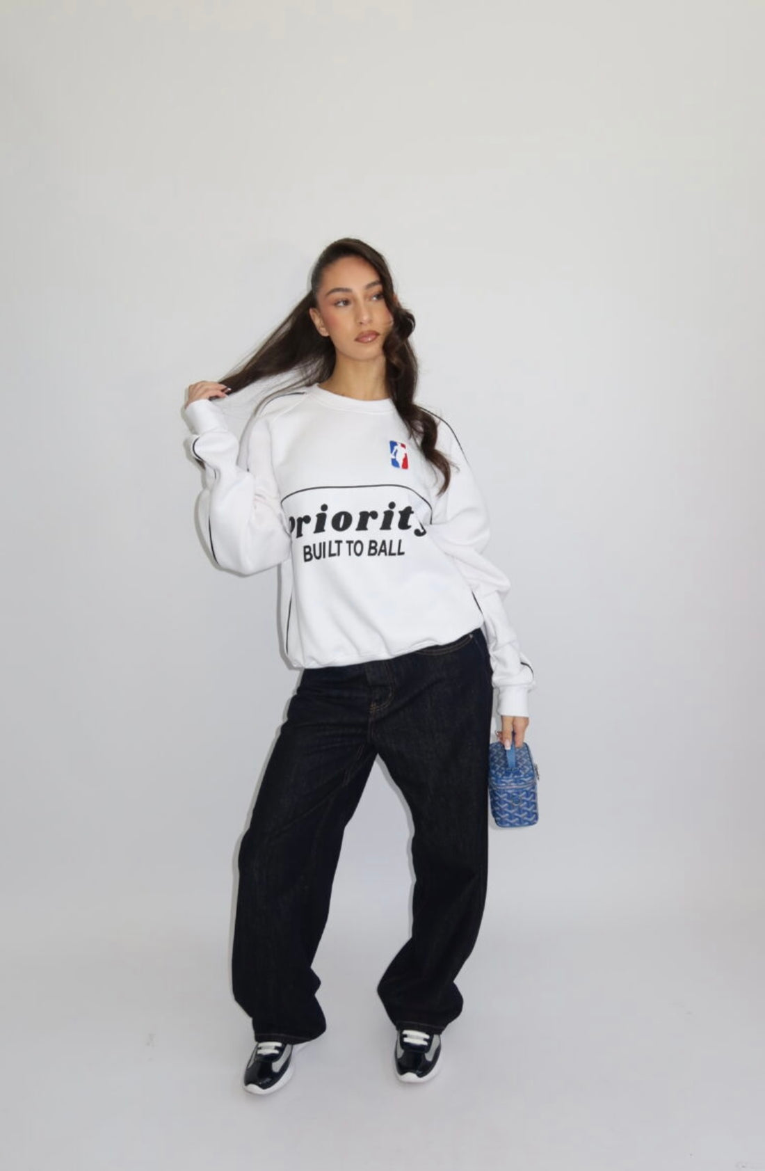 Priority built to ball sweater - wit